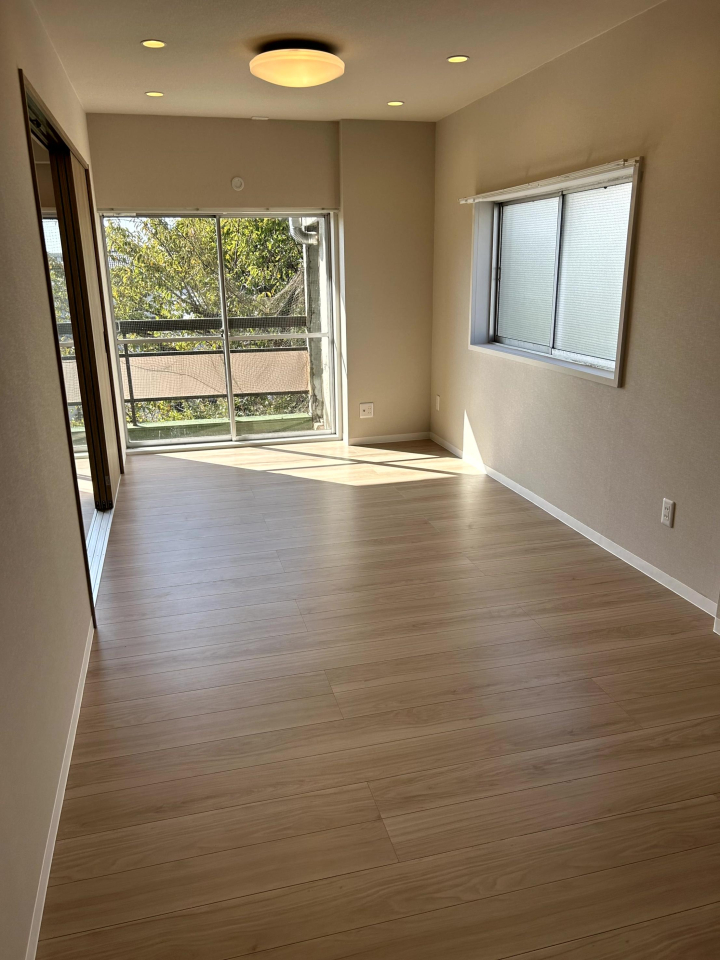 ���r���O -