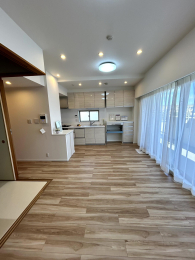 ���r���O -