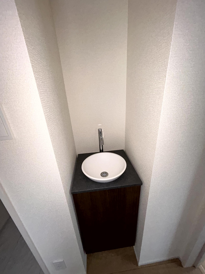 ʑEʏ ւɐʑLA𐴌ɕۂĂ܂B