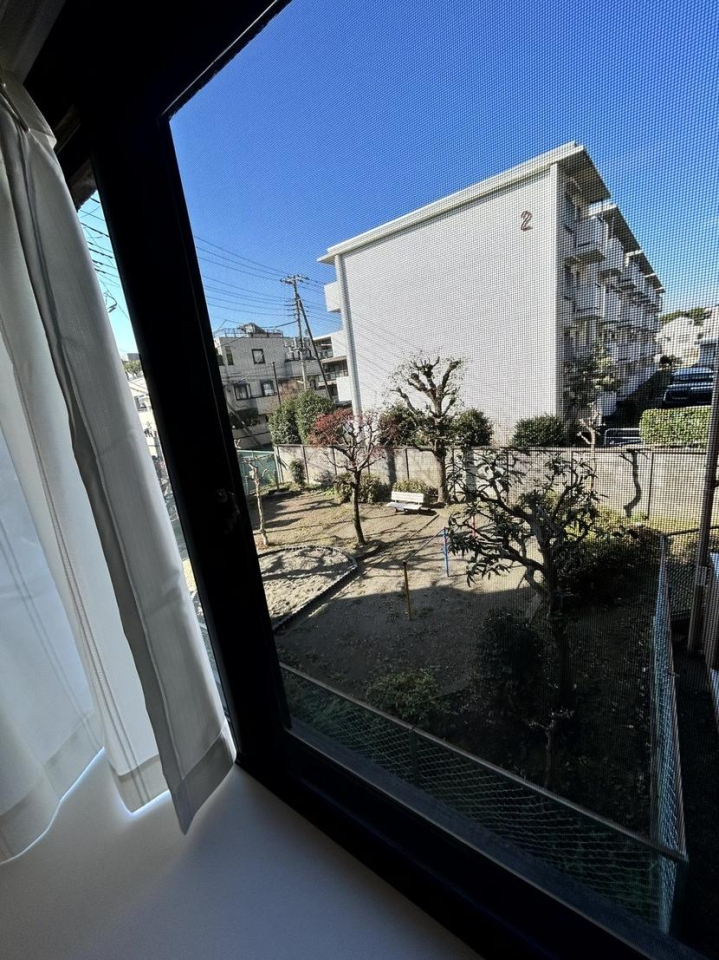 �Z�˂���̒��]�ʐ^ -