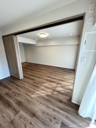 ���r���O -