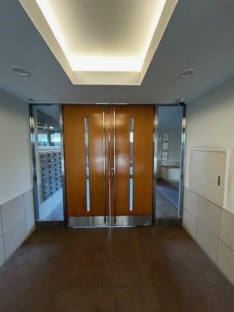 �G���g�����X -