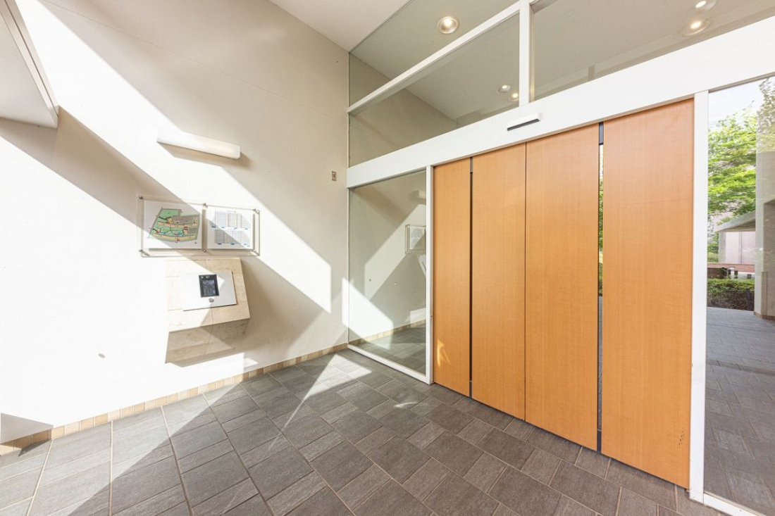 �����s�{���s��Ԓ�3����18-1�̒��Ã}���V�����̃G���g�����X